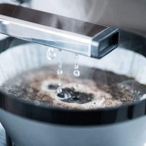 Cafetera Térmica Technivorm Moccamaster KBGT de 10 Tazas, 40 oz, Gris Piedra - Product Image 2