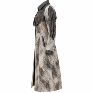 Proveedor de abrigos largos de piel de vaca moteada hechos a medida para mujer, con cuello de banda y broches ocultos. - Product Image 4