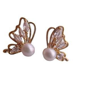 Offre spéciale Boucles d'oreilles papillon plaquées or 14 carats avec perles d'eau douce naturelles Boucles d'oreilles en cristal d'argent pur - Product Image 5