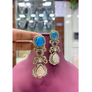 Impresionantes Pendientes Colgantes de Latón Chapado en Oro de Alta Calidad con Detalles Brillantes para Mujer, Ideales para Fiestas y Eventos Nocturnos - Product Image 2