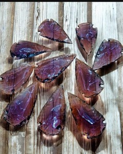 Sculpture d'art artisanale en cristal violet en forme de pointe de flèche, pierre décorative pour la maison, cadeau Feng Shui, objet de collection - Product Image 1