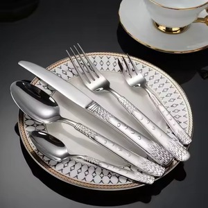 Collection de luxe pour la salle à manger : Ensemble de couverts en métal, cuillère, fourchette, couteau en acier inoxydable, finition élégante pour la cuisine - Product Image 4
