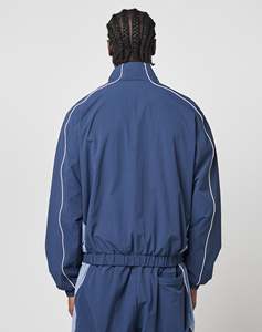 Ensemble de survêtement unisexe en nylon avec veste coupe-vent à fermeture éclair intégrale et empiècements contrastants et pantalon droit décontracté – Vêtements de sport en gros - Product Image 4