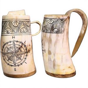 Mug en corne de buffle sculpté à la main par des artisans indiens, de qualité supérieure, idéal pour l'ale, le miad, le vin et les alcools. - Product Image 1
