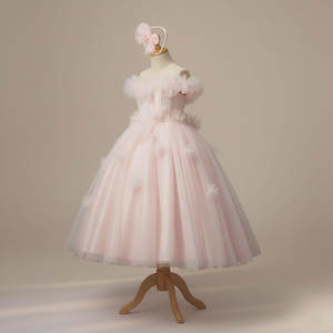 Vestido de Princesa Premium de Fábrica Vietnamita con Hombros Descubiertos, Vestido de Tul con Flores 3D para Bodas y Eventos Especiales - Product Image 2