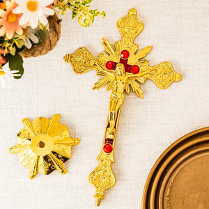 Crucifix mural en or avec base, représentant Jésus-Christ sur la croix, décoration religieuse chrétienne pour église, chapelle, etc. - Product Image 5