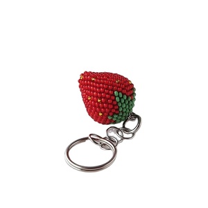 Magnifique porte-clés et accessoires de sac brodés de perles de graines de cerisier rouge et vert, design cerise, fabriqués en Inde - Product Image 5