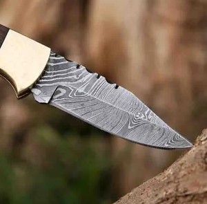 Cuchillo de bolsillo plegable de acero de Damasco hecho a mano, personalizado, DIY, ODM/OEM, con mango de madera y hoja de punta caída de 7.5 pulgadas - Product Image 4
