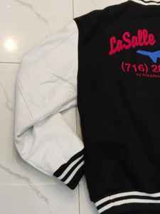 Chaqueta universitaria estilo bomber con letras bordadas personalizadas, chaqueta universitaria estilo béisbol, chaqueta universitaria Old Friends School. - Product Image 6