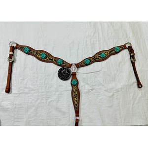 Conjunto de cabezada y pechera de cuero color canela estilo western para caballo, cómodo y duradero, con estampado de leopardo y conchos de pedrería turquesa - Product Image 4