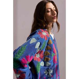 Chaqueta Suzani para Mujer al por Mayor, Azul Multicolor, con Bordado Floral en el Cuello en V, Estilo Étnico Vintage Boho, Chaqueta de Invierno de Algodón - Product Image 3