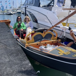 Góndola veneciana K208 Barco de madera de cedro para turismo y festival de pesca Decoración hecha a mano en Vietnam (460Lx120Wx112H cm) - Product Image 6