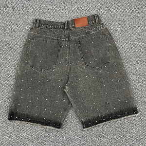 Shorts en jean baggy pour homme, longs, surdimensionnés, en denim épais, noir délavé, cloutés de strass, à double genouillère, style charpentier - Product Image 2