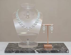 Ensemble collier et boucles d'oreilles en laiton de créateur, best-seller, pour femmes, bijoux ethniques de mariée pour mariage, disponible à la vente - Product Image 4