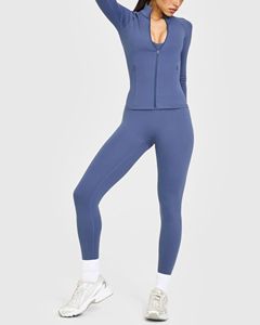Chaqueta de yoga ajustada para mujer con cremallera completa, antiestática, cuello alto, orificios para los pulgares, abrigo frontal para correr, top de entrenamiento para gimnasio y entrenamiento de core. - Product Image 1