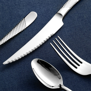 Meilleur prix - Ensemble de couverts élégants en acier inoxydable 4 pièces avec finition polie miroir et poignées épaisses - Couverts au prix le plus bas - Product Image 3