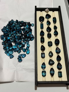 พลอยโทแพซสีน้ำเงินเข้มธรรมชาติ รับรองโดย GIA รูปทรงหัวใจ รูปไข่ รูปลูกแพร์ รูปทรงหยดน้ำ สำหรับทำเครื่องประดับ น้ำหนัก 3-5 กะรัต ปรับขนาดได้ - Product Image 3