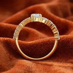 Bague en moissanite sertie clos, bande incurvée, pour femme, plaqué or, argent, fiançailles, mariage, anniversaire, bijoux de luxe pour usage quotidien - Product Image 3