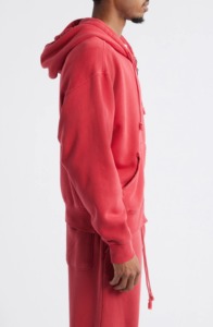 เสื้อสเวตเชิ้ตผู้ชายสีแดงมีฮู้ดแบบซิป ทรงโอเวอร์ไซส์ ผ้าฝ้ายถัก 100% เป็นมิตรกับสิ่งแวดล้อม ระบายอากาศได้ดี กันยับ ใส่สบาย มีกระเป๋าหน้า - Product Image 4