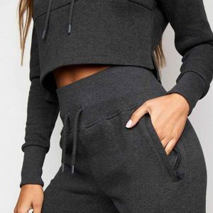 Haut court à capuche décontracté pour femme, coupe régulière, léger, design uni, streetwear urbain avec logo personnalisé, survêtement - Product Image 6