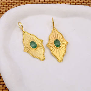 Pendientes de aro Aurelia Sunburst Mose Agate chapados en oro - Joyería con clip texturizado chapado en oro - Product Image 4