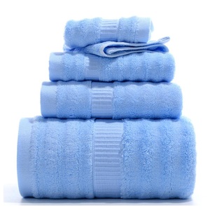 Serviettes de bain gaufrées respirantes 100 % coton, fabriquées au Pakistan, avec logo personnalisé, vente en gros, pour hôtels et usage domestique (serviettes de bain et serviettes de visage) - Product Image 2