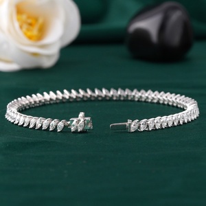 Bracelet tennis en or 14 carats avec diamant de laboratoire taille marquise de 3,03 carats, design à griffes en chevron, bijoux de mode - Product Image 4