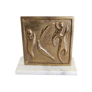 Escultura Metálica Moderna Hecha a Mano, Duradera, con Soldadura de Hierro para Uso en Mesa, Decoración para Graduaciones, Cumpleaños y Bodas - Product Image 4