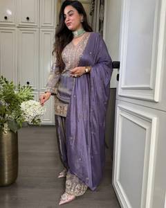 Tenue de fête traditionnelle : Haut en soie Ronald brodé de sequins, pantalon palazzo, dupatta Nazmin doux, longueur ras du sol, pour occasions de mariage - Product Image 2