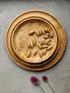 Assiettes en bois de manguier artisanales, design unique, assiettes en bois - Product Image 3