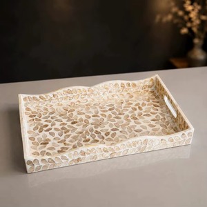 Bandeja Rectangular de Ratán de Alta Calidad con Incrustaciones de Madreperla y Asa Superior con Diseño Floral para el Hogar - Product Image 6