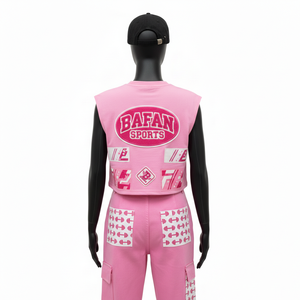 ชุดเซ็ตเสื้อครอปแขนกุดผ้าคอตตอนโพลีเอสเตอร์เทอร์รี่สีชมพูพร้อมกางเกงเลกกิ้งลายพิมพ์โลโก้ที่กระเป๋าแบบคาร์โก้สำหรับผู้หญิง - Product Image 4