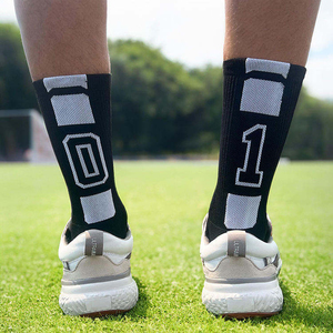 Chaussettes de sport montantes noires et blanches avec logo imprimé numériquement, chaussettes de basketball pour adultes, chaussettes de baseball tricotées à séchage rapide - Product Image 3