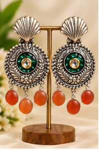 Boucles d'oreilles pendantes vintage en laiton plaqué argent avec perles naturelles, style chandelier, pour femme, idéales pour les soirées - Product Image 2