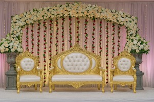 Canapé de scène de mariage doré personnalisé de luxe, fauteuils d'amour dorés pour mariage, acheter des meubles de mariage artisanaux Suisse - Product Image 4