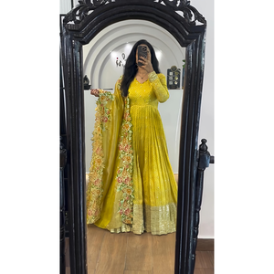 Ropa y Accesorios Musulmanes Tradicionales, Vestido y Dupatta con Bordado Pesado y Lentejuelas - Product Image 4