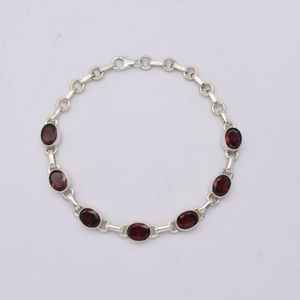 Bracelet à breloques en argent sterling avec grenat rouge, pierre précieuse ovale, réglable, design simple et classique, bijou délicat, cadeau pour elle - Product Image 3