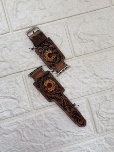 Designer de luxe haut de gamme main Boho Western Floral Design usiné à la main en cuir Bracelet de montre en cuir de remplacement souple - Product Image 4