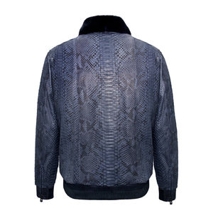 Blouson aviateur unisexe en cuir noir gaufré python, col rond, imperméable et respirant - Product Image 2