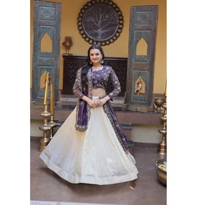 Lehenga nupcial de tela Cosmos con bordado pesado y lentejuelas Zari para mujer, lehenga acampanada de 4 metros con dupatta de seda. - Product Image 1