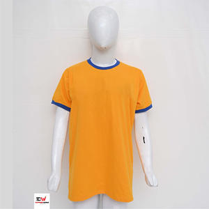 Camiseta informal unisex básica de cuello redondo color amarillo mostaza para uso diario, con apariencia de tela de algodón suave. - Product Image 1