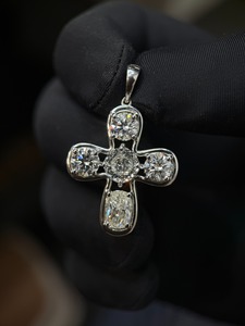 จี้เพชรทรงเอเมอรัลด์คุณภาพสูง ประกายเจิดจรัส ทนทาน ตัวเรือนทองคำแท้ 14K หรูหรา เหมาะเป็นของขวัญวันเกิดหรืองานแต่งงาน - Product Image 1