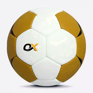 ลูกฟุตบอลคุณภาพสูงแบบกำหนดเองได้สำหรับฝึกซ้อมในร่ม/กลางแจ้งจาก Oxva Industries ผลิตจากวัสดุลามิเนต น้ำหนักเบา พร้อมยางในที่ทนทาน - Product Image 1