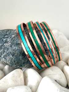 Brazalete de cobre puro con turquesa, malaquita, coral y lapislázuli - Hecho a mano en India por N.S Overseas - Product Image 5