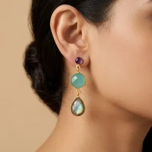 Boucles d'oreilles pendantes plaquées or 18 carats avec améthyste et labradorite, fermoir à tige, faites à la main, bijoux en pierre hexagonale de créateur - Product Image 2