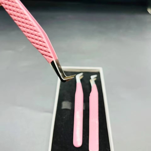 Pinzas Profesionales para Extensión de Pestañas de Acero Inoxidable con Recubrimiento en Polvo Rosa Bebé, Ligeras, Antibacterianas y de Alta Calidad - Product Image 4