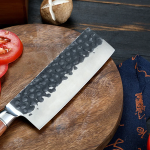 Cuchillo de carnicero ambidiestro forjado a mano, ecológico, extra afilado, de acero al carbono industrial, con mango de madera. - Product Image 3