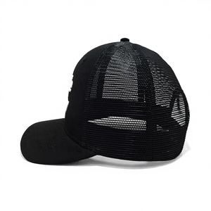 Casquette de sport respirante en maille noire avec logo brodé 3D réglable, haute qualité, confortable et tendance, fabriquée au Vietnam par un grand fournisseur - Product Image 3