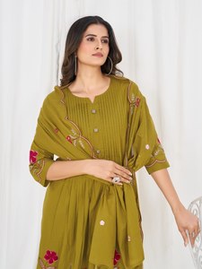 Ensemble de vêtements Anarkali en coton pour femmes, comprenant un kurta, un pantalon et un dupatta |   Vêtements de fête |   Fabricant de produits de qualité export - Product Image 4