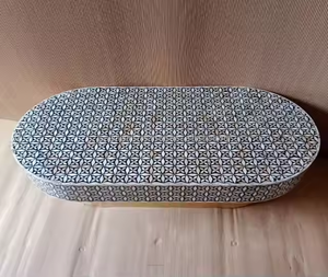 Table basse ronde moderne faite à la main écologique avec incrustation d'os de conception florale polie en résine noire Artisanat artisanal de haute qualité - Product Image 3